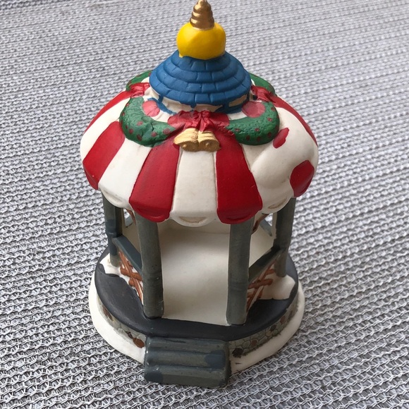 🐬 CLEARANCE ITEM: Porcelain Paintable Christmas Holiday Gazebo 5” - Picture 5 of 8